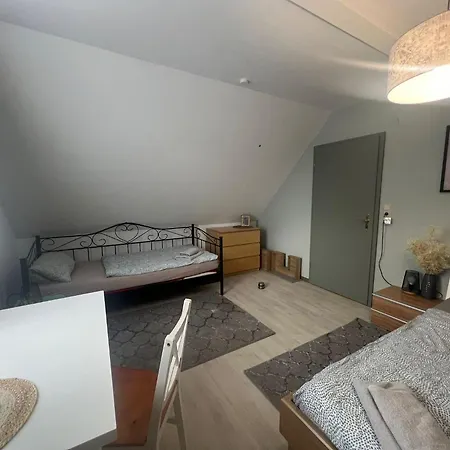 דירה 3 Monteurewohnung In *